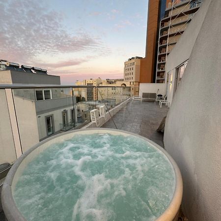 Paceville Sea View Penthouse With Jacuzzi! Saint Julian's Dış mekan fotoğraf