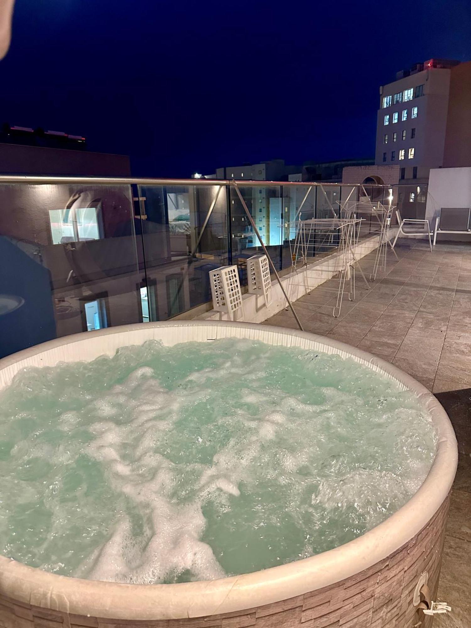 Paceville Sea View Penthouse With Jacuzzi! Saint Julian's Dış mekan fotoğraf