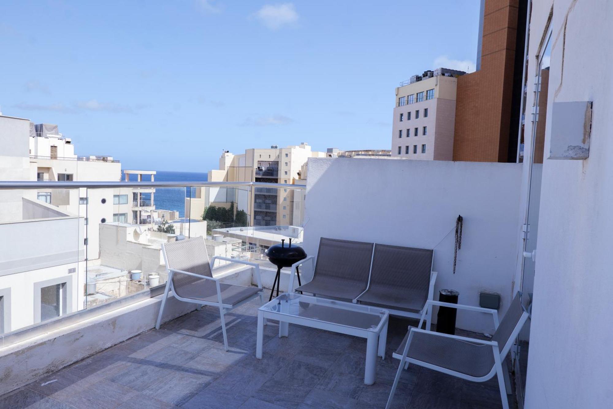 Paceville Sea View Penthouse With Jacuzzi! Saint Julian's Dış mekan fotoğraf