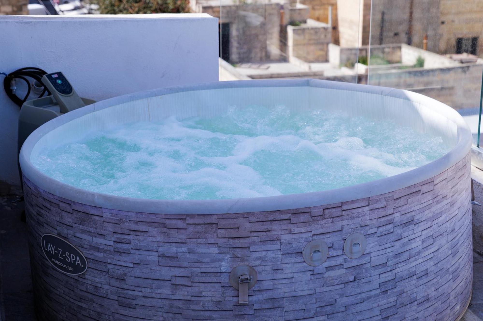 Paceville Sea View Penthouse With Jacuzzi! Saint Julian's Dış mekan fotoğraf